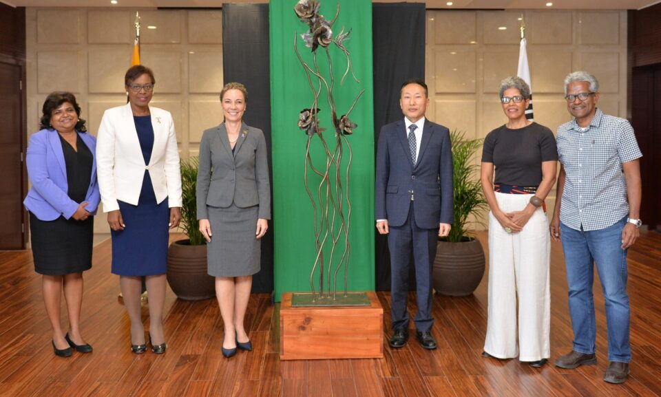 Jamaica receives sculpture “Enduring Friendship” from South Korea to ...