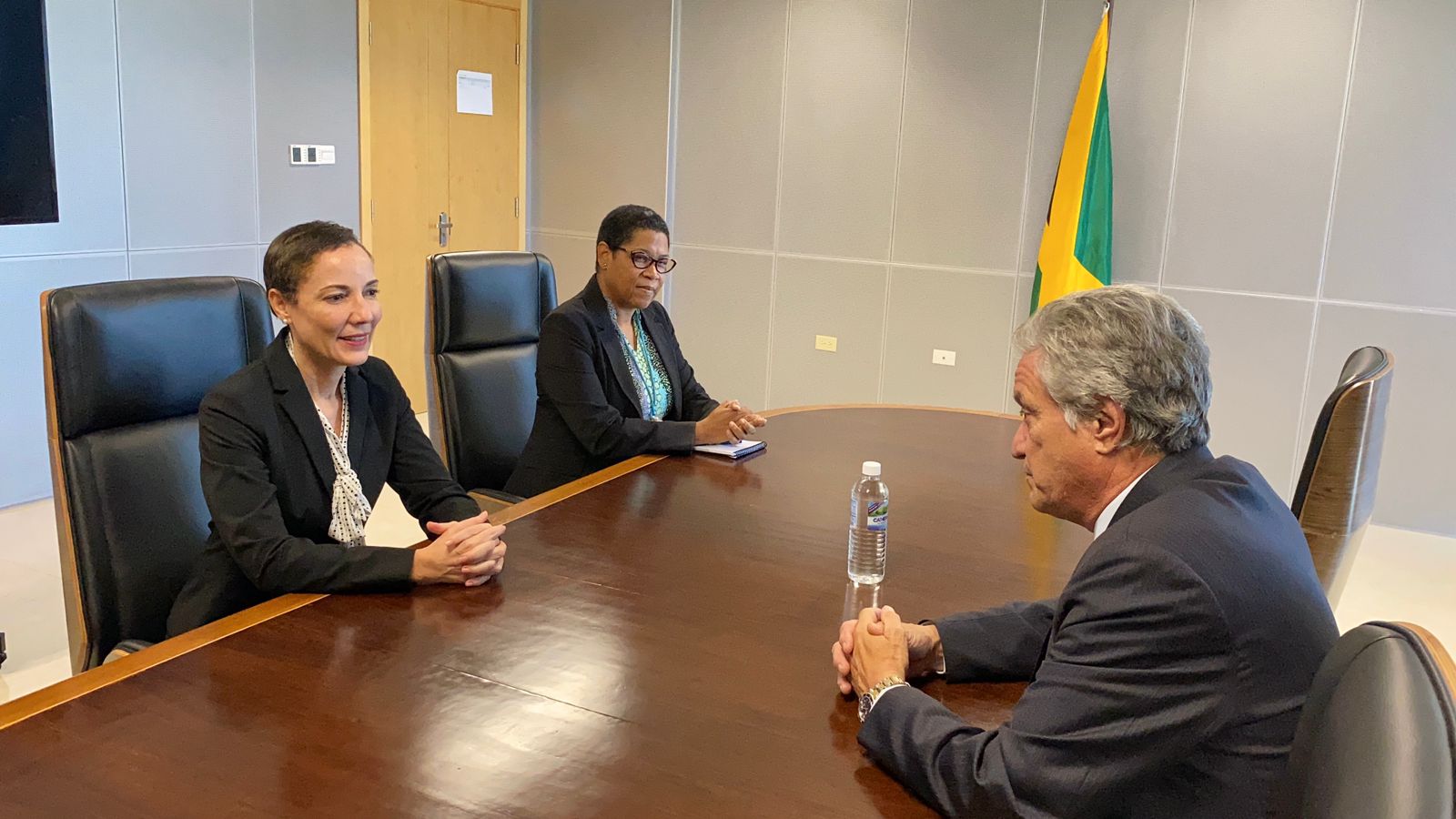 Foreign Minister receives Courtesy Call from Jamaica’s Honorary Consul ...